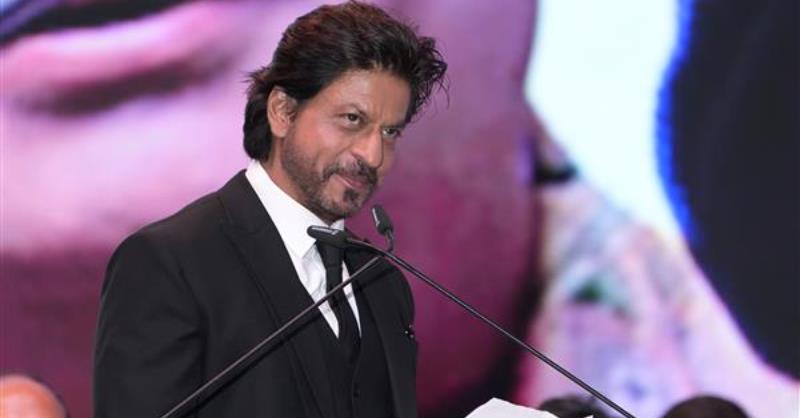 Shah Rukh Khan spotted at 28th Kolkata International film festival title hai