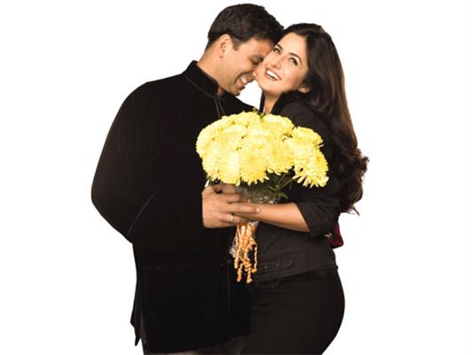 5 Times when Akshay Kumar and Katrina Kaif lovely chemistry set new romantic goals!