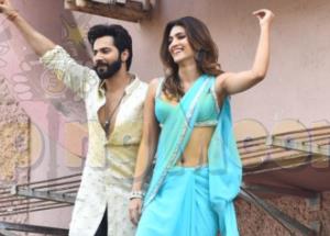 Howling hit! Varun-Kriti flaunt their thumkas as fans go gaga at Bhediya’s Thumkeshwari song launch