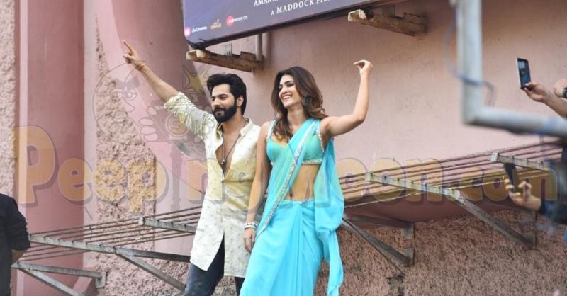 Howling hit! Varun-Kriti flaunt their thumkas as fans go gaga at Bhediya’s Thumkeshwari song launch