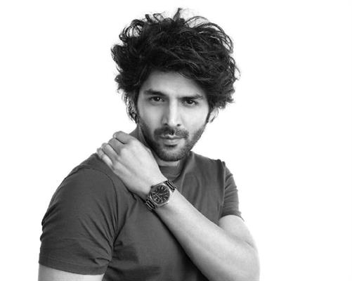 Kartik Aaryan finds a fan in a young street vendor, says, "No Reward bigger than this"!