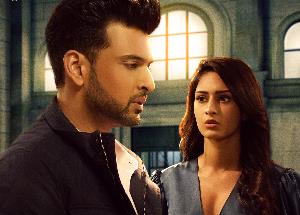 Akhiyan Song Lyrics starring Karan Kundrra and Erica Fernandes