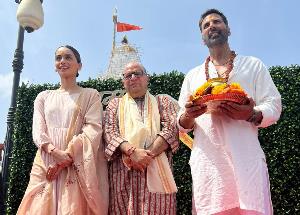 Akshay Kumar and Manushi Chhillar pay tribute to Samrat Prithviraj at Somnath Temple!