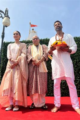 Akshay Kumar and Manushi Chhillar pay tribute to Samrat Prithviraj at Somnath Temple!