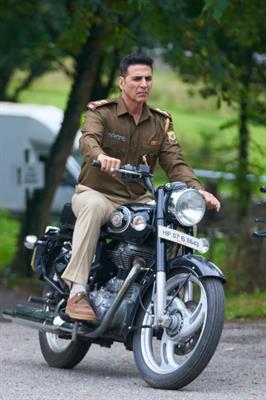 Cuttputlli movie stills starring Akshay Kumar, Rakul Preet Singh