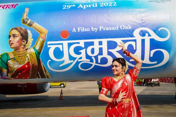 Amruta Khanvilkar takes the internet by storm; Becomes first-ever Marathi actor to have her poster on an aircraft