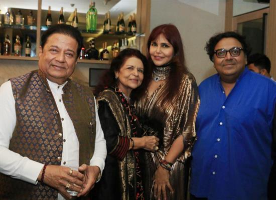 Mumbai throngs Nisha JamVwal’s Art Fiesta  ‘Meanderings’ by Lata Balakrishna