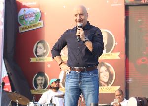 Anupam Kher, Sukhwinder Singh ,Javed Ali, Sudesh Bhosle, Sudesh Lehri ,Rashami Desai and others attended the Malad Masti event organized by MLA Aslam Sheikh.