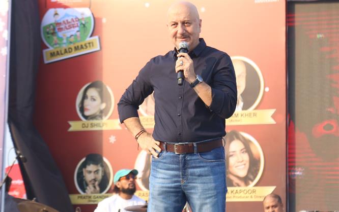 Anupam Kher, Sukhwinder Singh ,Javed Ali, Sudesh Bhosle, Sudesh Lehri.