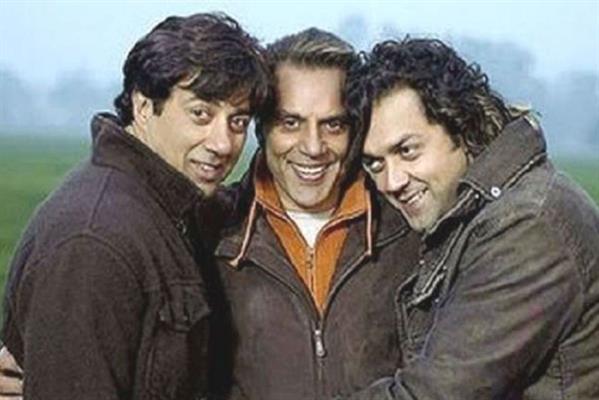 Dharmendra, Sunny and Bobby in Apne  