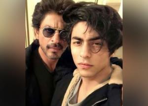 Shah Rukh Khan's cute reply to his son Aryan Khan as he confirms his Bollywood debut