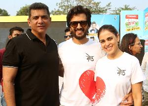 Riteish, Genelia Deshmukh, Varun Sharma, Ganesh Acharya attended Malad Masti organised by MLA Aslam Shaikh