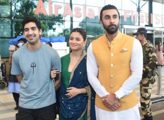 Ranbir Kapoor, Alia Bhatt and Ayan Mukerji stopped by Bajrang Dal from entering Ujjain temple as they promote Brahmastra