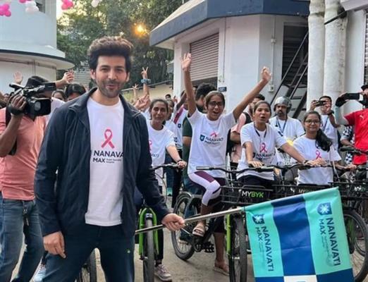 Kartik Aaryan Flags off the Cyclothon for Breast Cancer Awareness
