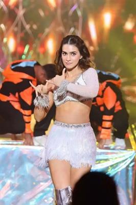 Kriti Sanon Looks Like A Real Shehzadi As She Dances In This White Shimmery Outfit At A Mega Event!