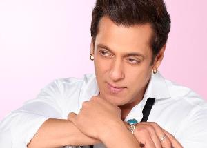 Kisi Ka Bhai Kisi Ki Jaan shoot wrapped, Salman Khan announces with a charming new look image!