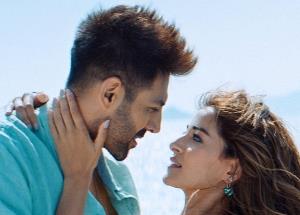 Tu Meri Main Tera Main Tera Tu Meri review : Agra Ki Bawri Amrika Ka Bawra, Bawri Agra Ki Bawra Amrika Ka