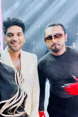 This leaked video of Guru Randhawa and Honey Singh from the sets of Designer