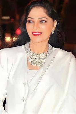 Happy Birthday: Simi Garewal flaunts her white outfits in style