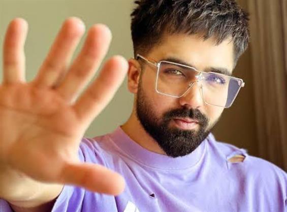 Sensational performer Harrdy Sandhu completes a decade in the music industry