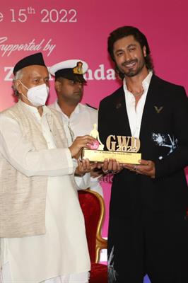 Hit Bollywood actor-director duo Vidyut Jammwal and Faruk Kabir felicitated at Global Wellness Awards
