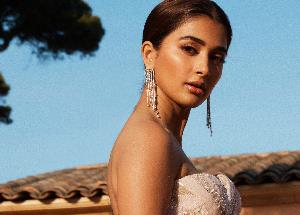 Cannes 2022: Pooja Hegde brings her Pan-India queen energy to the red carpet 
