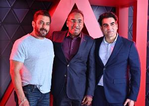 Salman Khan, Vidya Balan and other celebs grace Applause Entertainment star-studded event to celebrate the 5 year milestone!