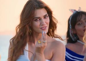 Shehzada: Kriti Sanon gets the temperature soaring high with her hot avatar in Munda Sona Hoon Main!