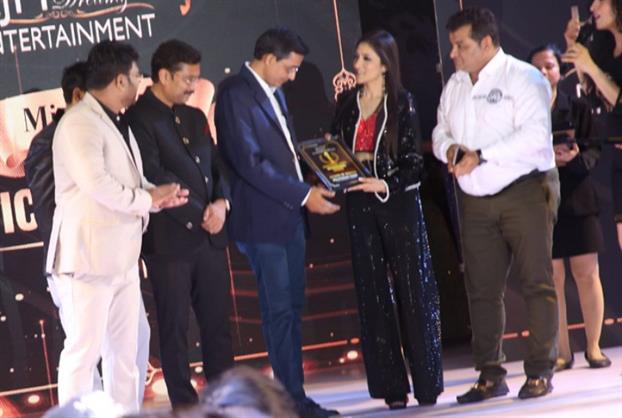 Bollywood Town was awarded as the ‘Popular Magazine of the Industry