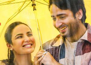 Shaheer Sheikh & Jasmin Bhasin bring this year’s monsoon love anthem; ‘Iss Baarish Mein’ for their fans