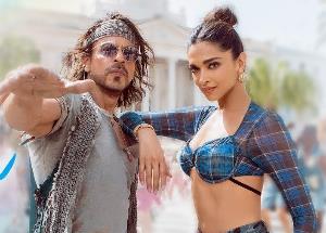 Jhoome Jo Pathaan Song Lyrics from Pathaan starring Shah Rukh Khan and Deepika Padukone