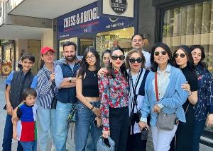 Neetu Kapoor parties with her Kapoor Khandaan Karisma, Kareena Kapoor, Saif Ali Khan and others