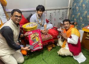 Non-Stop Dhamaal: the makers and the team seek blessings at Bagheshwar Dham