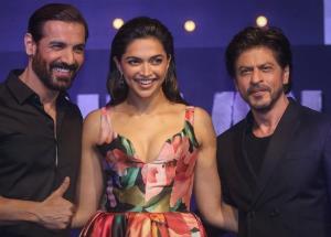 Shah Rukh Khan says  'Mera pyaar ek tarfa nahi hain' at Pathaan success meet