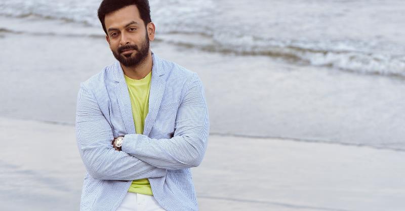 Prithviraj Sukumaran receives a warm welcome from the ‘Bade Miyan Chote Miyan’ family