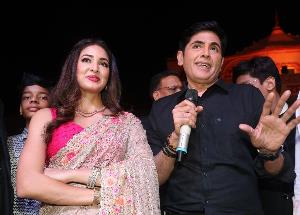 Aasif Sheikh & Vidisha Srivastava, attend Delhi’s famous ‘Luv-Kush Ramlila’ at Lal Quila