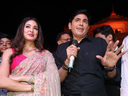 Aasif Sheikh & Vidisha Srivastava, attend Delhi’s famous ‘Luv-Kush Ramlila’ at Lal Quila