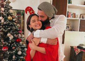 Ranbir Kapoor's adorable kiss for wifey Alia Bhatt on Christmas