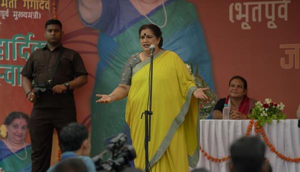 Seema Pahwa turns calculating politician Ganga Devi for Jamtara S2