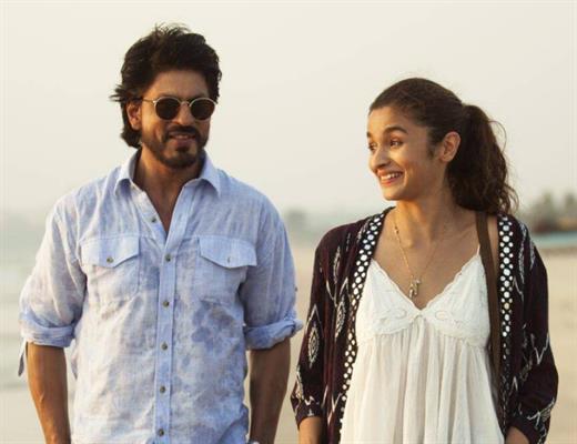 Alia Bhatt turn as a producer for Darlings; Shah Rukh Khan has the sweetest message for her