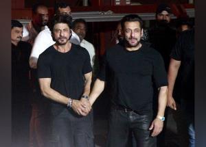 Shah Rukh Khan twins in black with Salman Khan at his birthday bash