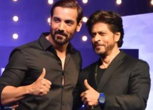 Pathaan : Shah Rukh Khan kisses John Abraham, watch his reaction and reply!!