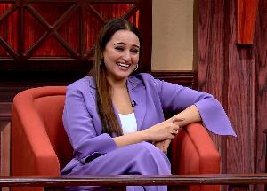 Sonakshi Sinha pokes fun at both Riteish Deshmukh and Varun Sharma in the latest episode of Case Toh Banta Hai