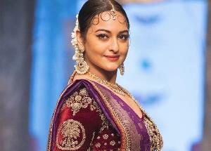 Sonakshi Sinha stuns in  two distinctive looks at the Fashion Week!