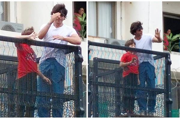 Shah Rukh Khan waves from his Mannat residence on the ocassion of Eid