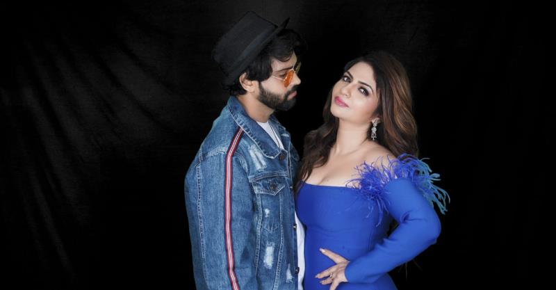 The peppy punjabi track Tak Takni, which features   glamorous singer Pooja Giyanani and Actor Divyankar Patidar