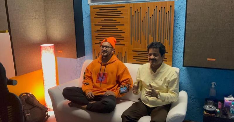 Papa Udit joins Aditya Narayan as he walks into the recording studio to become the voice of Lyle
