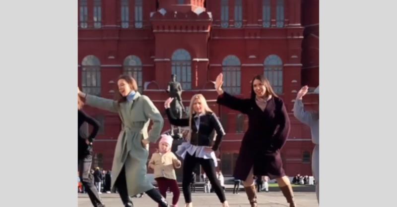 Pushpa: The Rise takes over Russia: Watch this adorable dance of Russian family on famous Saami Saami song from the film