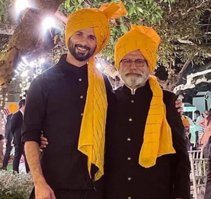  Shahid Kapoor twinning with dad Pankaj Kapur