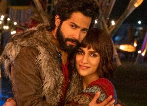 Check out Bhediya Movie Stills starring Varun Dhawan and Kriti Sanon